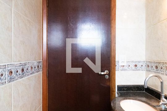 Banheiro  de casa à venda com 3 quartos, 250m² em Vila Aricanduva, São Paulo