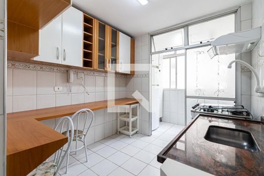 Cozinha de apartamento para alugar com 1 quarto, 42m² em Vila Gomes Cardim, São Paulo