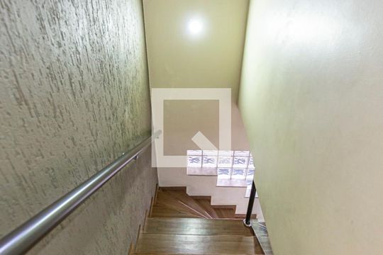 Escada Dormitórios de casa à venda com 3 quartos, 234m² em Jardim Cristiane, Santo André