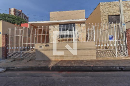 Fachada de casa à venda com 2 quartos, 138m² em Vila Progresso, Jundiaí