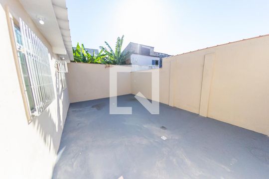 Quintal 2 de casa para alugar com 2 quartos, 360m² em Bento Ribeiro, Rio de Janeiro