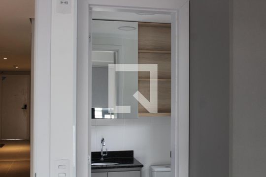 Banheiro de kitnet/studio para alugar com 1 quarto, 24m² em Perdizes, São Paulo