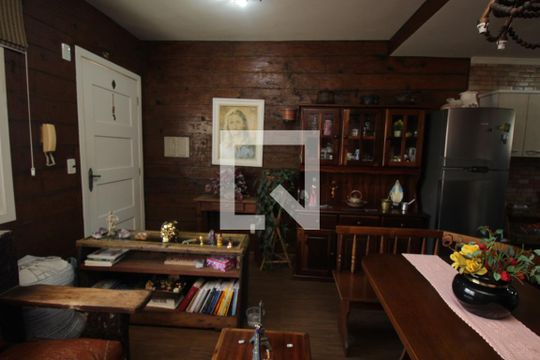 Sala de casa de condomínio à venda com 2 quartos, 118m² em Niterói, Canoas