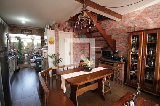 Sala de casa de condomínio à venda com 2 quartos, 118m² em Niterói, Canoas