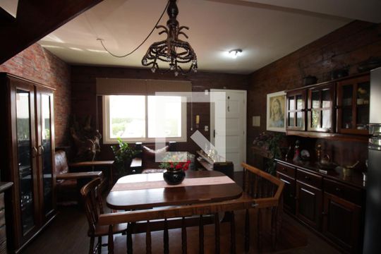 Sala de casa de condomínio à venda com 2 quartos, 118m² em Niterói, Canoas