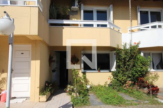 Fachada de casa de condomínio à venda com 2 quartos, 118m² em Niterói, Canoas