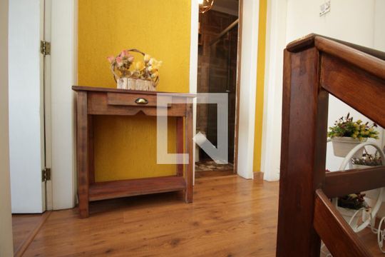 Banheiro Corredor de casa de condomínio à venda com 2 quartos, 118m² em Niterói, Canoas