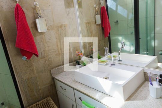 Banheiro da Suíte de casa de condomínio à venda com 3 quartos, 391m² em Anil, Rio de Janeiro