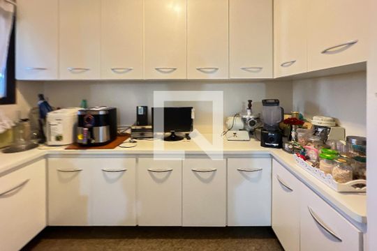 Cozinha de apartamento para alugar com 4 quartos, 450m² em Indianópolis, São Paulo