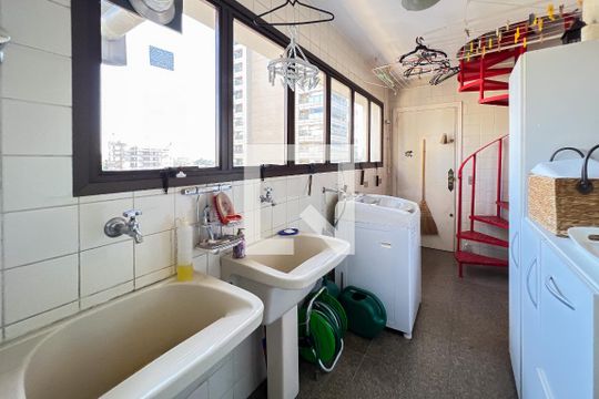 Área de Serviço de apartamento para alugar com 4 quartos, 450m² em Indianópolis, São Paulo