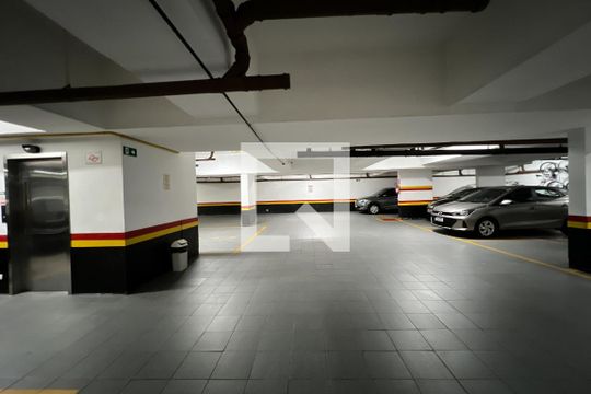 Garagem de apartamento para alugar com 4 quartos, 450m² em Indianópolis, São Paulo