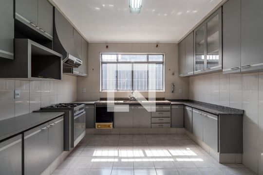 Cozinha de casa à venda com 3 quartos, 208m² em Vila Augusta, Guarulhos