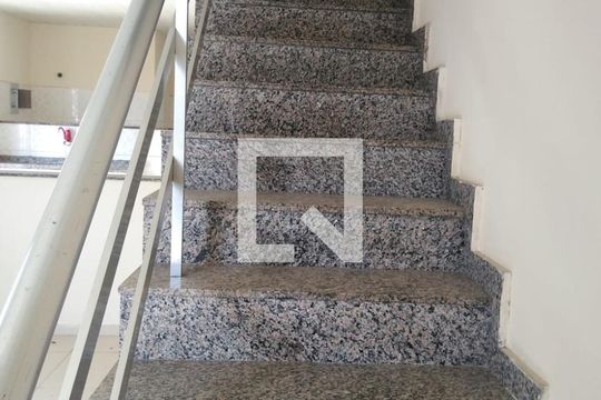 Escada de apartamento para alugar com 2 quartos, 96m² em Campo Grande, Rio de Janeiro