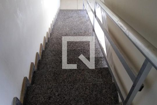 Escada de apartamento para alugar com 2 quartos, 96m² em Campo Grande, Rio de Janeiro