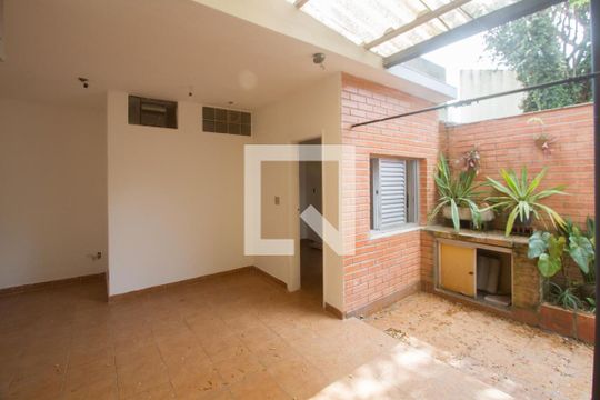 Quintal de casa à venda com 3 quartos, 162m² em Santo Amaro, São Paulo