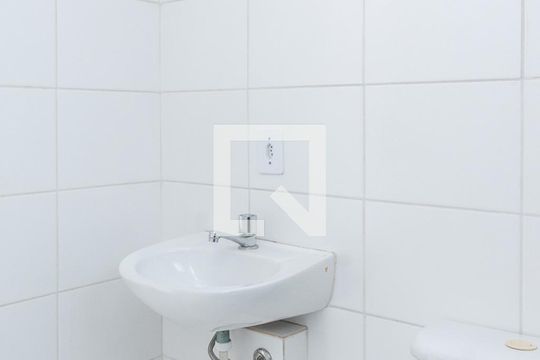 Banheiro de apartamento para alugar com 2 quartos, 47m² em Vila Florida, Guarulhos