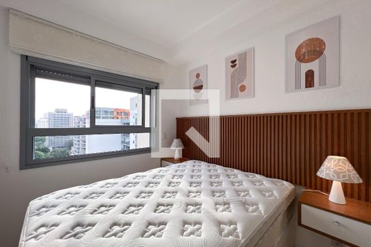 Quarto  de kitnet/studio para alugar com 1 quarto, 31m² em Indianópolis, São Paulo