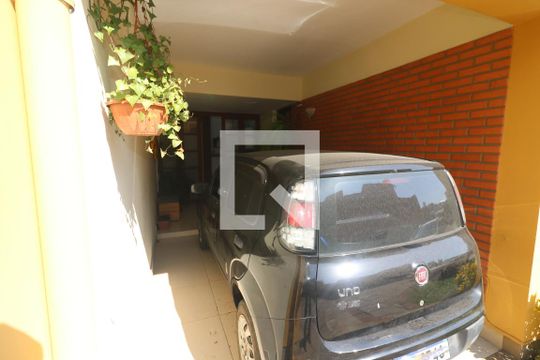 Garagem de casa de condomínio à venda com 3 quartos, 115m² em Medianeira, Porto Alegre
