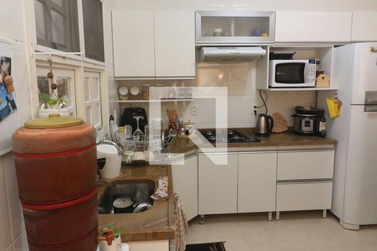 Cozinha de casa de condomínio à venda com 3 quartos, 115m² em Medianeira, Porto Alegre