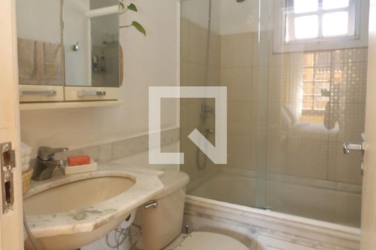 Banheiro da Suíte de casa de condomínio à venda com 3 quartos, 115m² em Medianeira, Porto Alegre