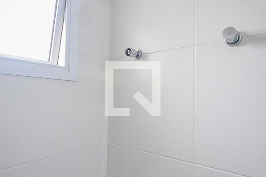 Chuveiro do banheiro da suíte 1 de apartamento para alugar com 2 quartos, 80m² em Vila Andrade, São Paulo