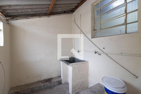Área de Serviço de casa para alugar com 2 quartos, 150m² em Vila Nilo, São Paulo