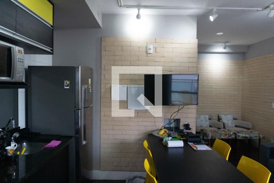 Cozinha de apartamento para alugar com 1 quarto, 48m² em Bela Vista, São Paulo