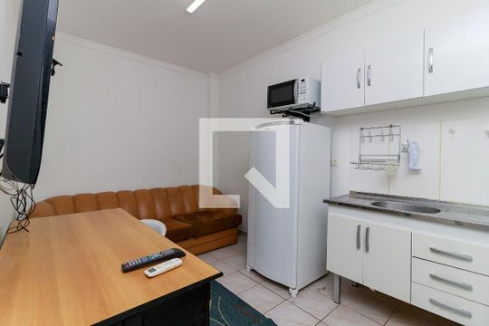 Sala - Cozinha de casa para alugar com 1 quarto, 30m² em Cidade Monções, São Paulo