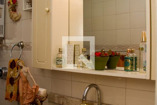 Banheiro Social de apartamento à venda com 2 quartos, 67m² em Méier, Rio de Janeiro