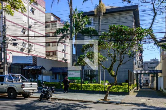 Fachado do condomínio de apartamento à venda com 1 quarto, 30m² em Menino Deus, Porto Alegre
