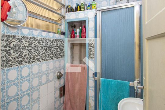 Banheiro de apartamento à venda com 2 quartos, 71m² em Centro, Niterói