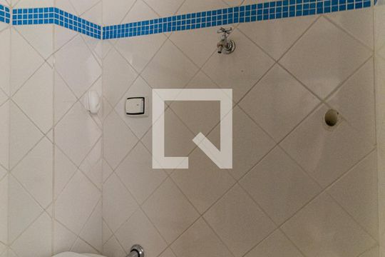 Banheiro de kitnet/studio para alugar com 1 quarto, 29m² em Vila Buarque, São Paulo