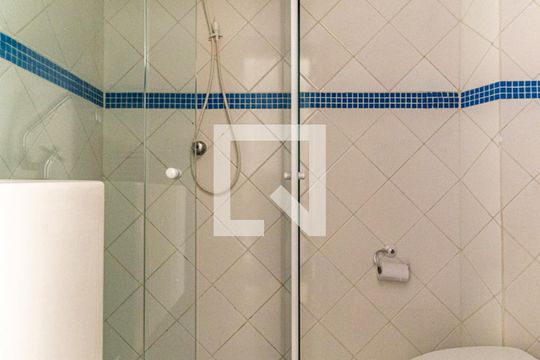 Banheiro de kitnet/studio para alugar com 1 quarto, 29m² em Vila Buarque, São Paulo