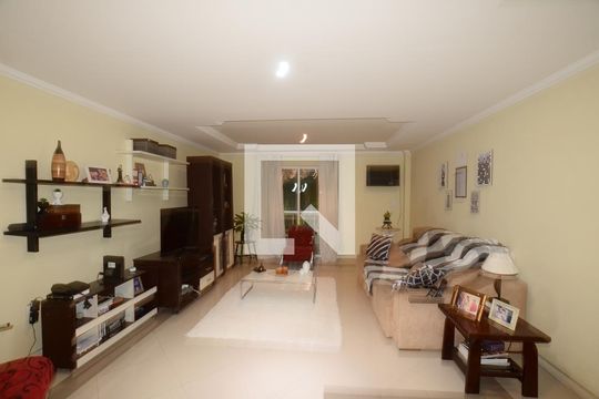 Sala de casa à venda com 4 quartos, 220m² em Vila Valqueire, Rio de Janeiro