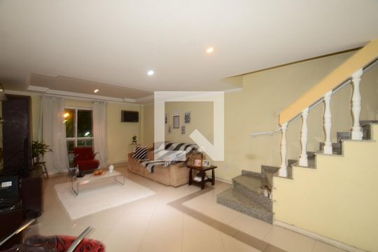 Sala de casa à venda com 4 quartos, 220m² em Vila Valqueire, Rio de Janeiro