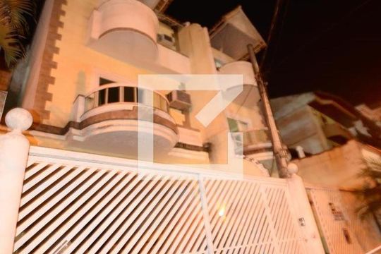 Fachada de casa à venda com 4 quartos, 220m² em Vila Valqueire, Rio de Janeiro