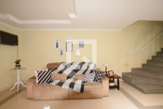 Sala de casa à venda com 4 quartos, 220m² em Vila Valqueire, Rio de Janeiro