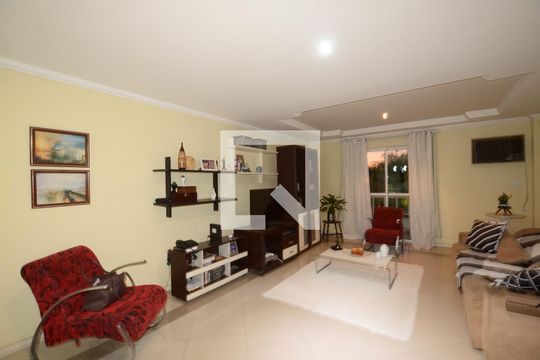 Sala de casa à venda com 4 quartos, 220m² em Vila Valqueire, Rio de Janeiro