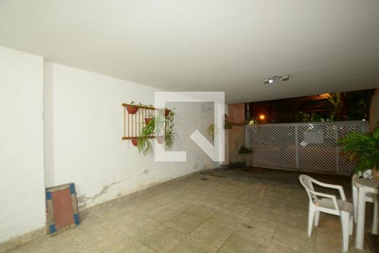 Garagem de casa à venda com 4 quartos, 220m² em Vila Valqueire, Rio de Janeiro