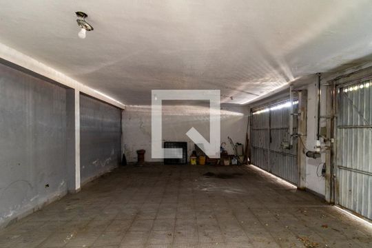 Garagem de casa à venda com 4 quartos, 200m² em Vila Romana, São Paulo
