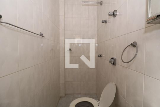 Banheiro de Serviço de apartamento para alugar com 3 quartos, 70m² em Vila Dora, Santo André