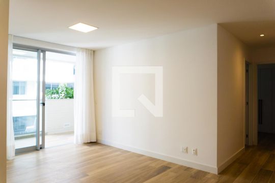 Sala de apartamento para alugar com 2 quartos, 74m² em Botafogo, Rio de Janeiro