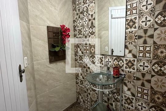 Lavabo de casa de condomínio à venda com 4 quartos, 350m² em Anil, Rio de Janeiro