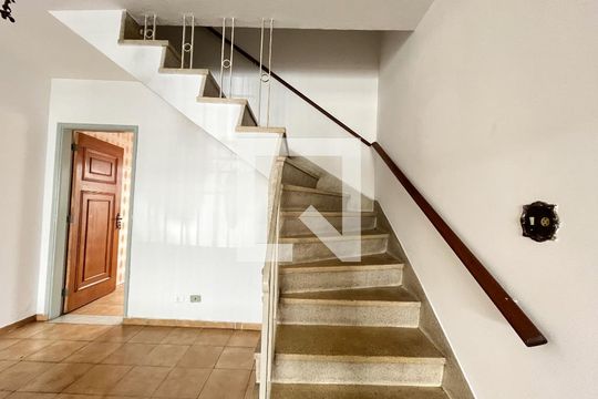 Escada de casa à venda com 4 quartos, 90m² em Vila da Saúde , São Paulo