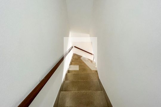 Escada de casa à venda com 4 quartos, 90m² em Vila da Saúde , São Paulo