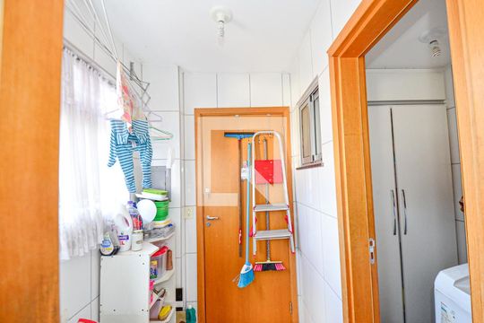 Area de serviço de apartamento para alugar com 3 quartos, 126m² em Ipiranga, Belo Horizonte