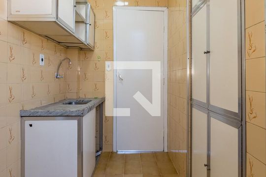 Cozinha de apartamento para alugar com 2 quartos, 60m² em Padre Eustáquio, Belo Horizonte
