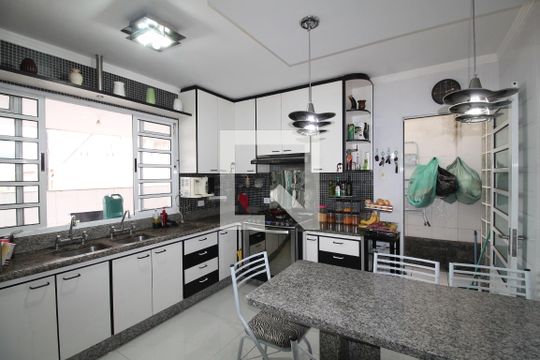 cozinha   de casa à venda com 3 quartos, 250m² em Vila Ré, São Paulo