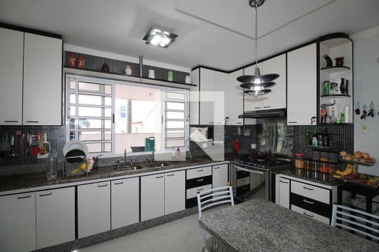 cozinha   de casa à venda com 3 quartos, 250m² em Vila Ré, São Paulo