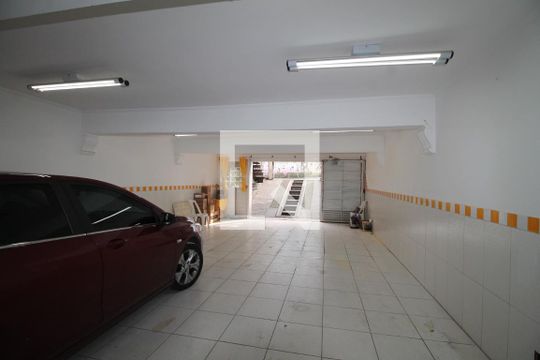 Garagem de casa à venda com 3 quartos, 250m² em Vila Ré, São Paulo